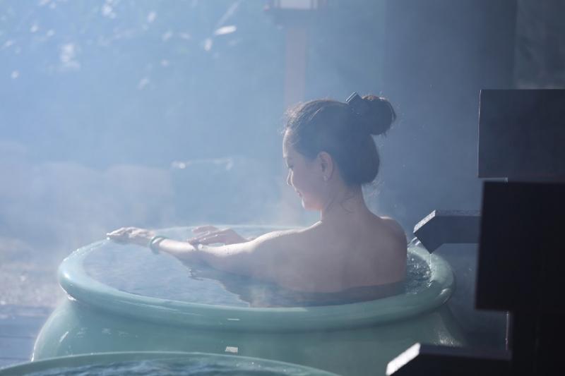 Ngâm mình trong bồn nước nóng
