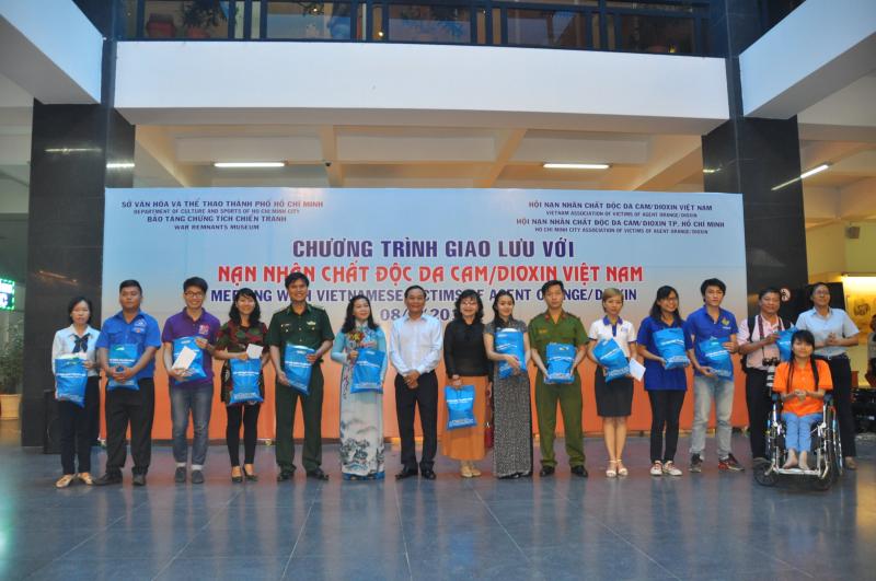 Ngày vì nạn nhân chất độc màu da cam Việt Nam (2004): 10/08