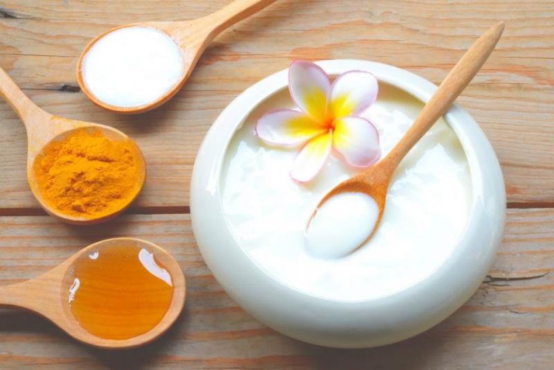 Trị thâm mụn bằng nghệ