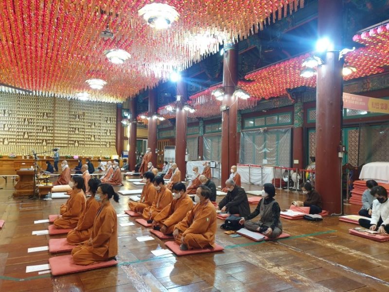 Nghỉ ở đền chùa (Temple Stay)