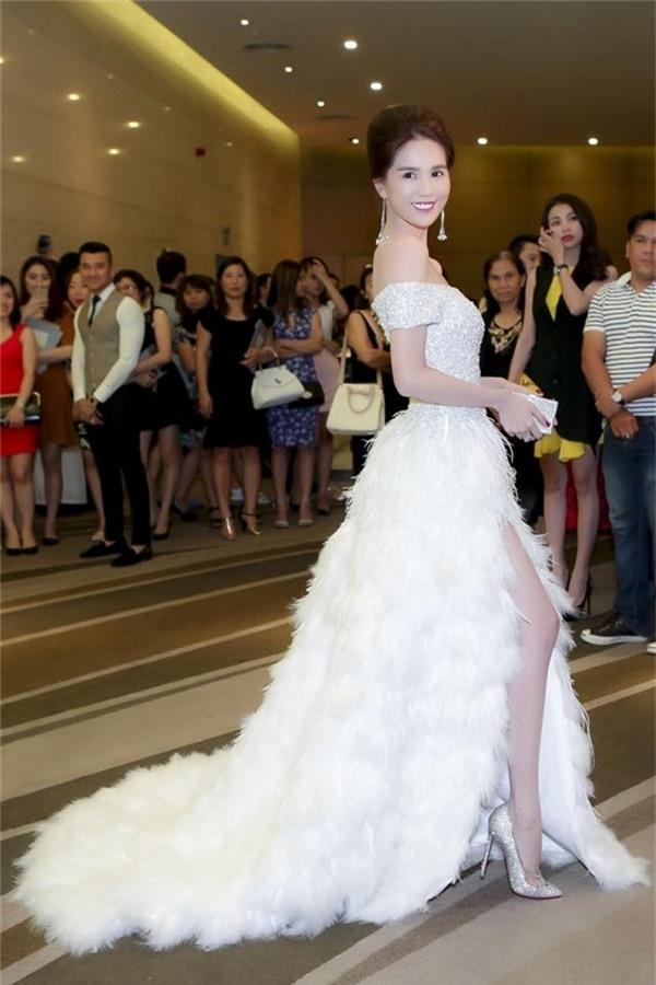 Ngọc Trinh vẫn luôn là mỹ nhân dẫn đầu trong xu hướng thời trang sexy tại Việt Nam.
