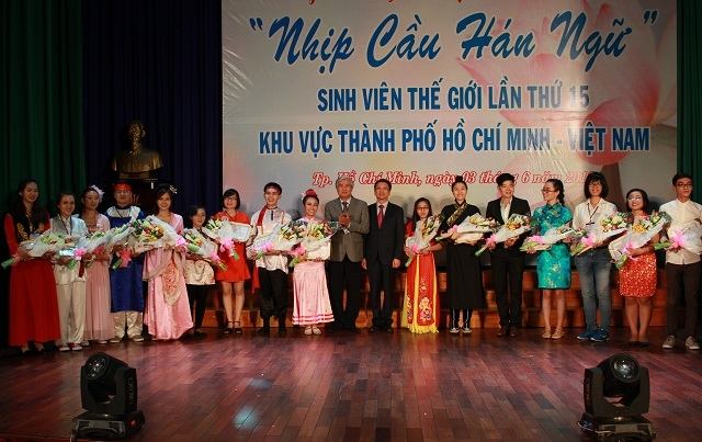 Sinh viên tham gia NCHN