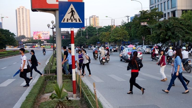 Người đi bộ sang đường tùy tiện