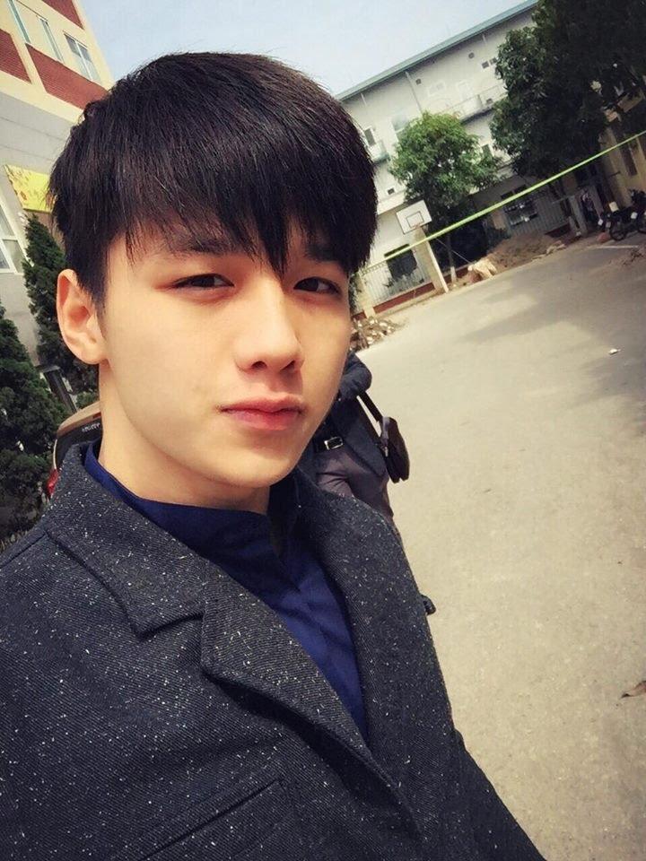 Khi bỏ chiếc áo công an trong anh chẳng khác gì các thần tượng K-pop