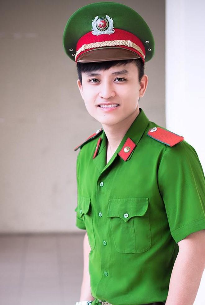 Thanh Bình rất thích chụp ảnh