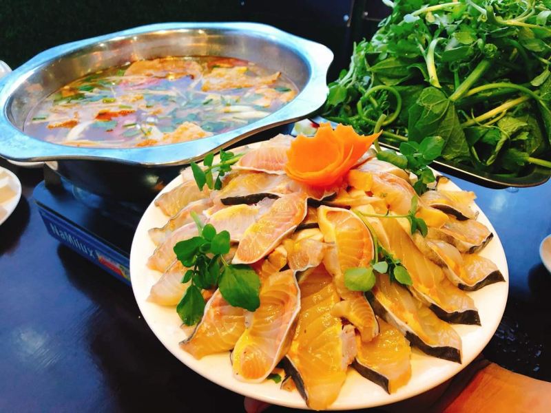 Nhà Hàng Ô Quý Hồ Sapa