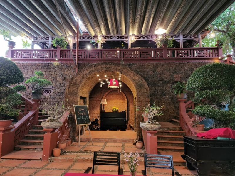 Nhà Hàng Cafe Cổ Gia Quý