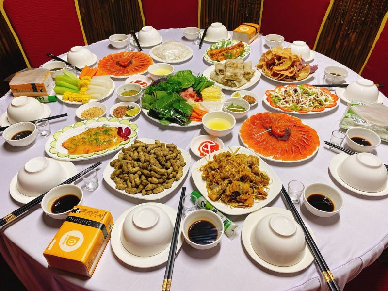 Nhà Hàng Cánh Cọ Vàng