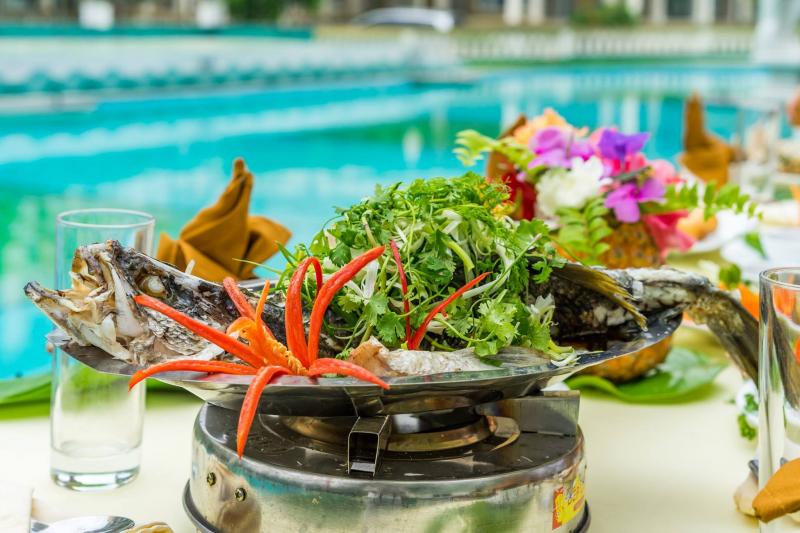 Nhà Hàng Hải sản On The Docks - Queen Hotel
