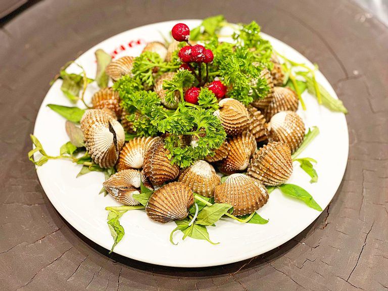 Nhà Hàng Ngói Đỏ