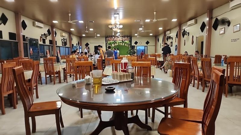 Nhà Hàng Phố Núi