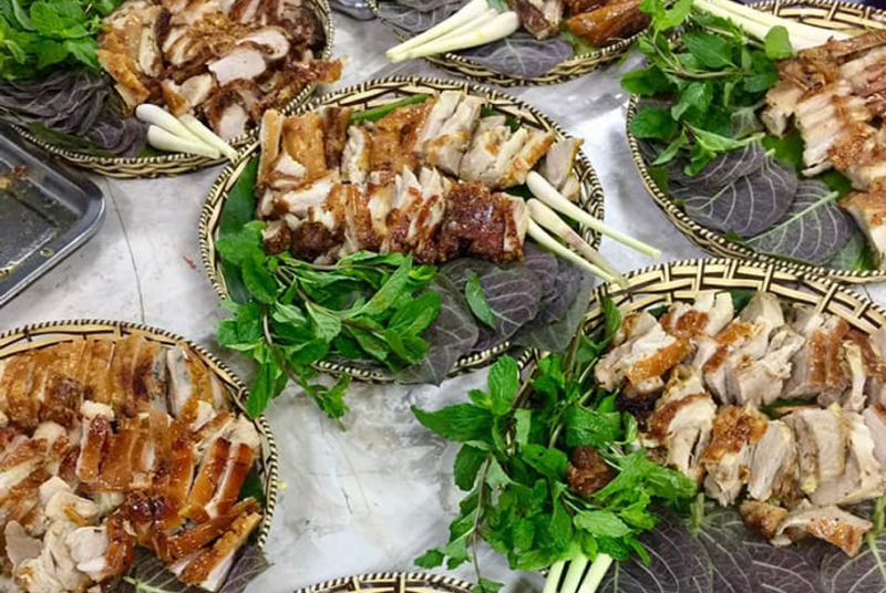 Nhà Hàng Tơ Nưng Biển Hồ