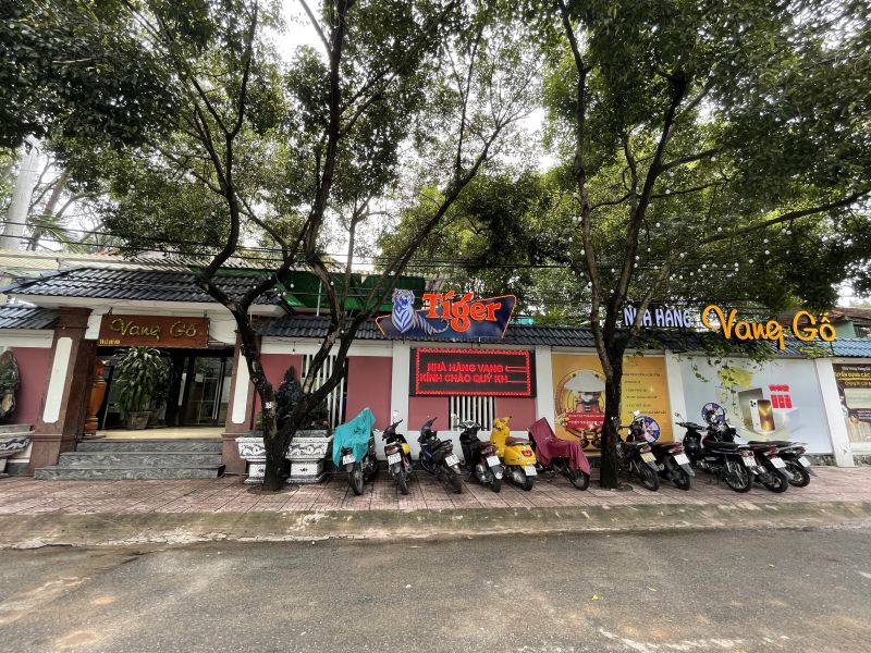 Nhà hàng Vang Gỗ