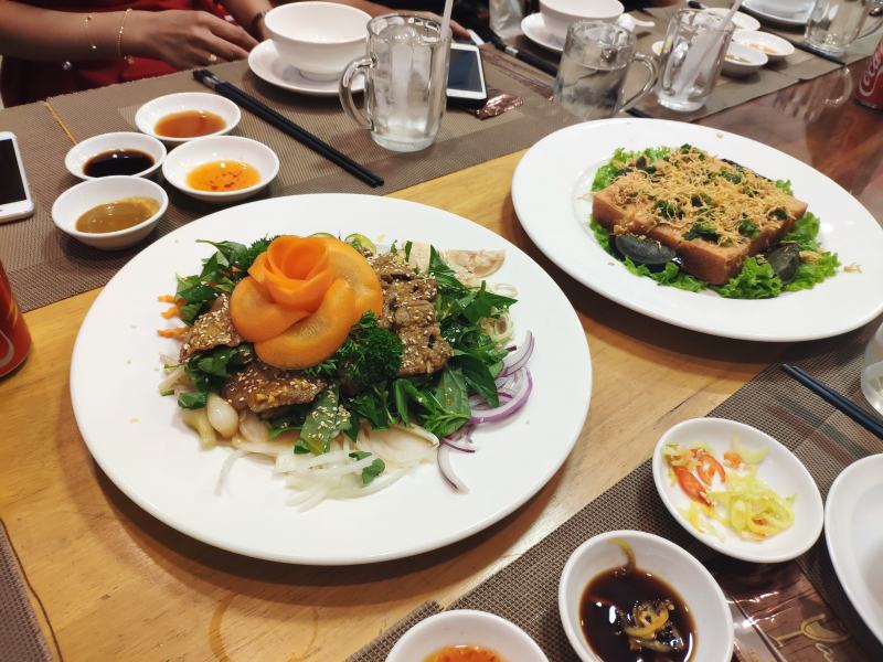 Nhà hàng Vang Gỗ