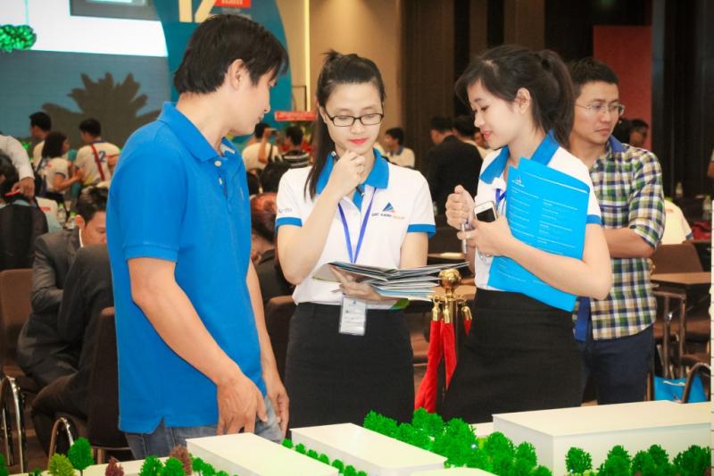 Nhân viên bán hàng là nghề mà người nhận việc phải liên tục tiếp xúc với khách hàng