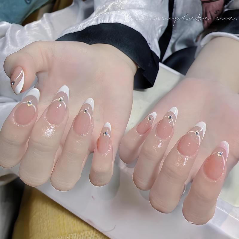 Nhi Nails.
