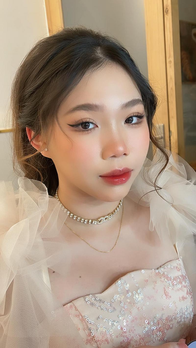 Nhi Poli Make Up