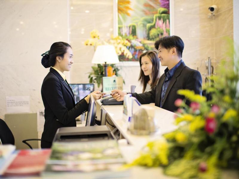 Nhóm trường về du lịch, dịch vụ