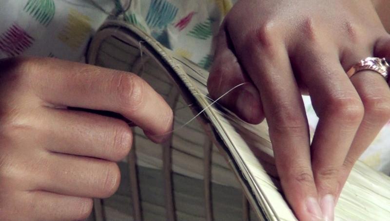 Xuống kim đòi hỏi sự khéo léo và tỉ mẩn.
