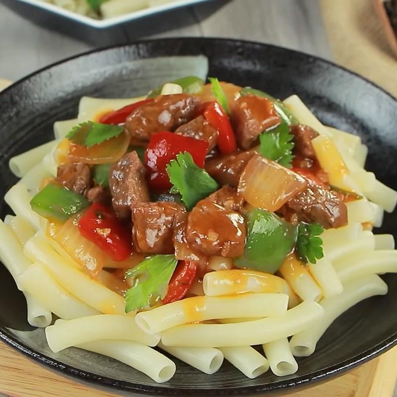Nui xào bò lúc lắc