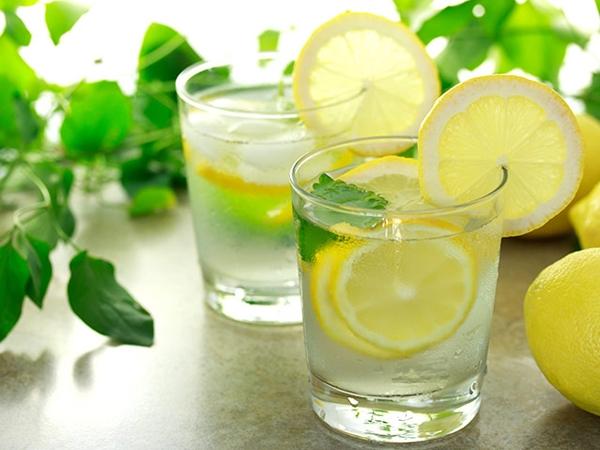 Hãy uống nước chanh muối để có một giọng ca cao và trong trẻo bạn nhé!
