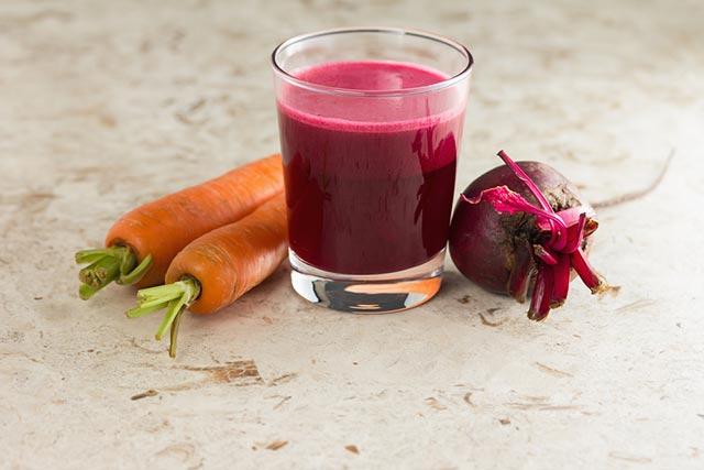 Nước ép củ dền và cà rốt