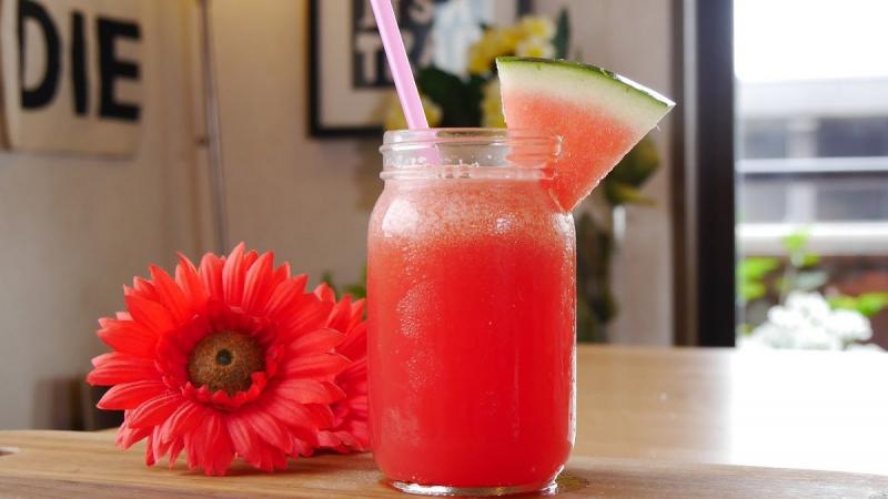 Nước ép lựu, dưa hấu