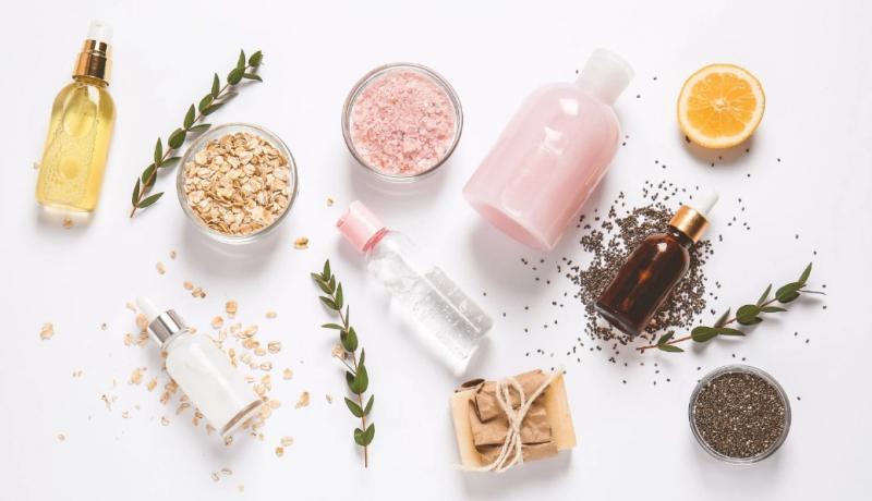 Mỹ phẩm là món quà cần thiết với mọi chị em
