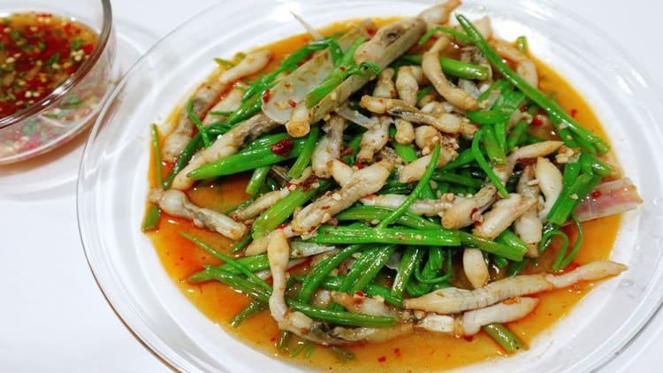 Ốc móng tay xào rau muống