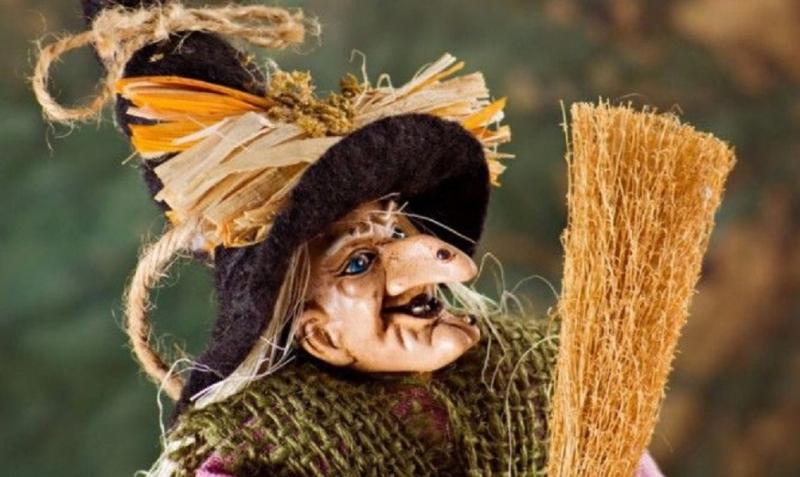 Ở Ý, người phát quà trong đêm giáng sinh lại là một phù thủy, gọi là La Befana