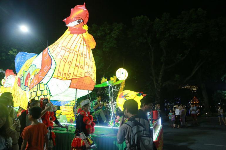 Phố đi bộ Hồ Gươm