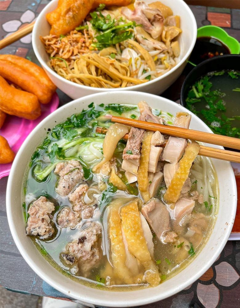 Phở gà Chí