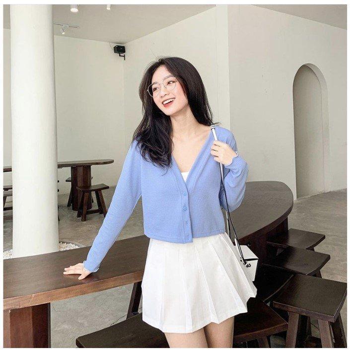 Phối áo len croptop cùng chân váy xòe
