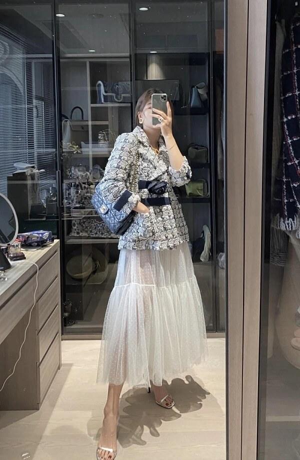 Phối đồ với chân váy midi