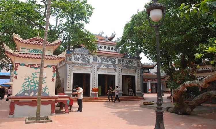 Kinh nghiệm đi lễ Phủ Tây Hồ, cách sắm lễ, cầu tài lộc