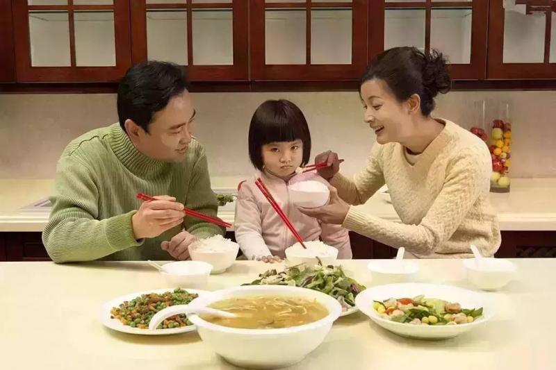 Phục vụ con một cách... mù quáng