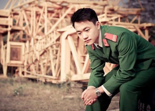 Chàng trai công an vừa học giỏi vừa thương dân