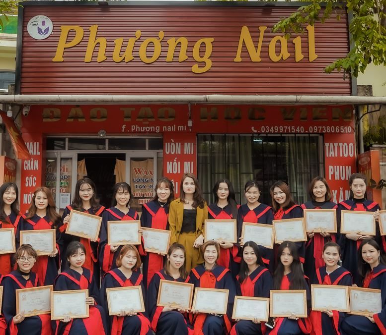 Phương Nail Mi với đội ngũ học viên chuyên nghiệp