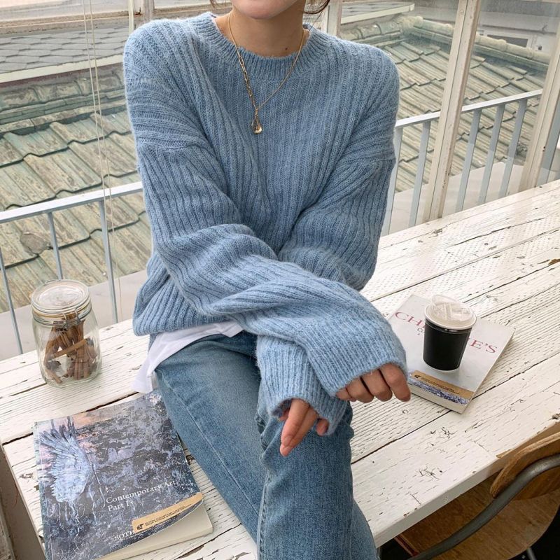 Quần jeans với áo len trùng