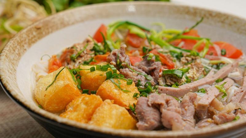 Bún Riêu Nguyễn Cảnh Chân - Cô Chang