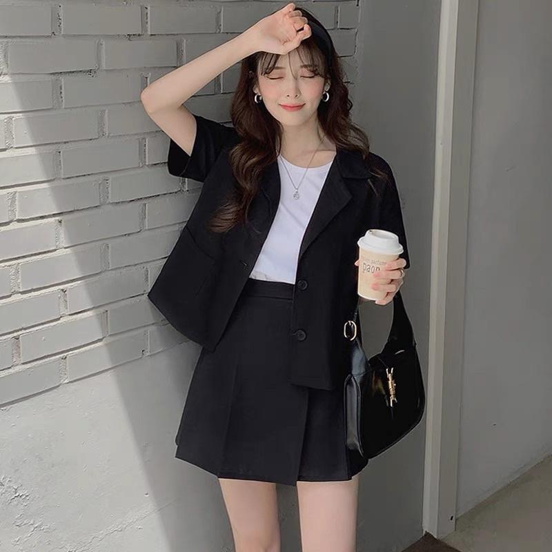 Quần giả váy kết hợp với blazer