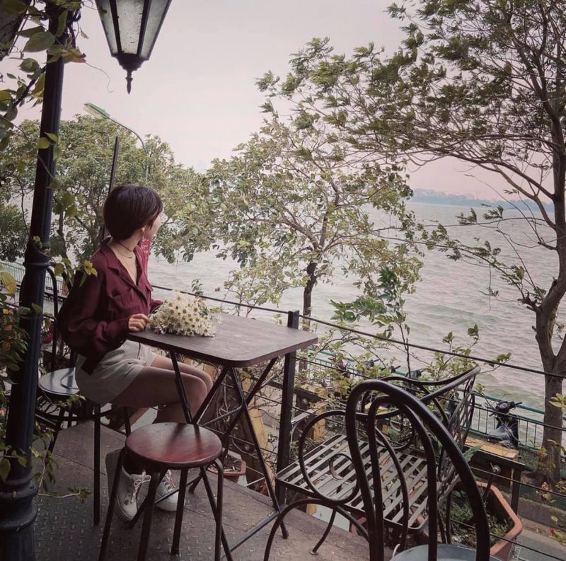 Quán Tháng Mười