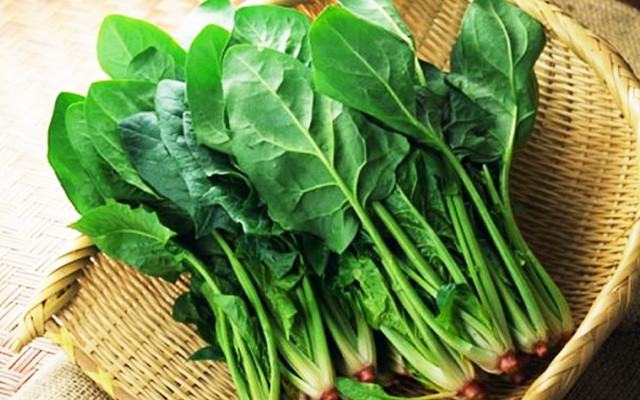 Rau chân vịt có tác dụng chống bạc tóc