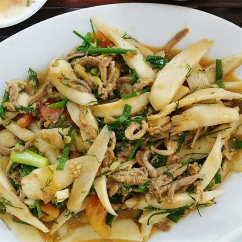 Rươi xào củ niễng