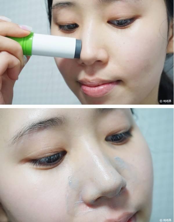 Missha Super Aqua Mini Pore Black Head Clear Stick với thành phần chiết xuất từ than đen, đào, nước khoáng và bạc hà giúp làm sạch sâu lỗ chân lông, loại bỏ dầu thừa, mụn đầu đen và mụn cám.