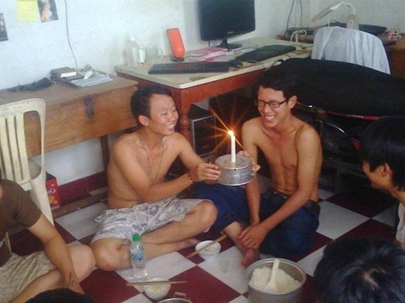 Sinh nhật của sinh viên thì chỉ cần một cây nến và những người bằng hữu mà thôi