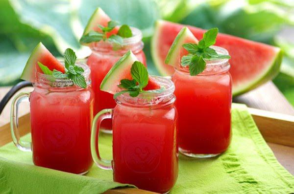 Sinh tố dưa hấu kết hợp cùng cải bó xôi