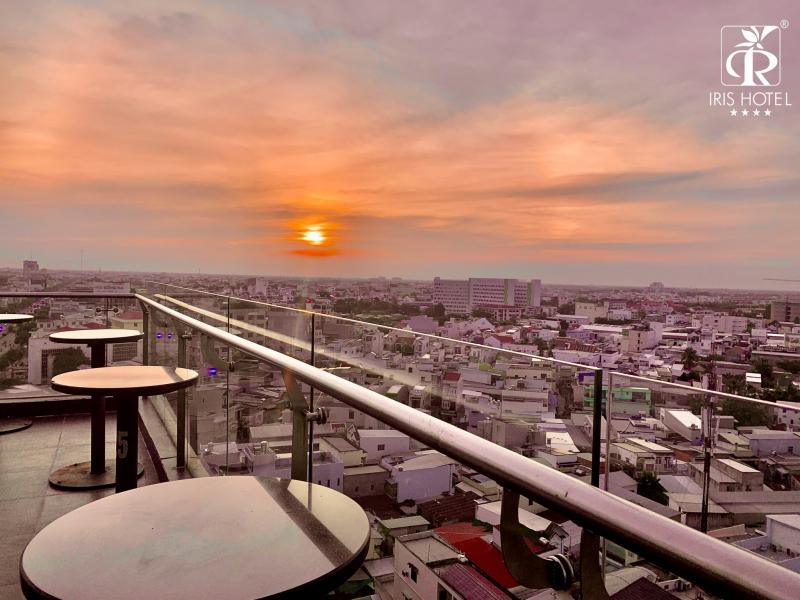 Không gian lãng mạn của Iris Sky Bar
