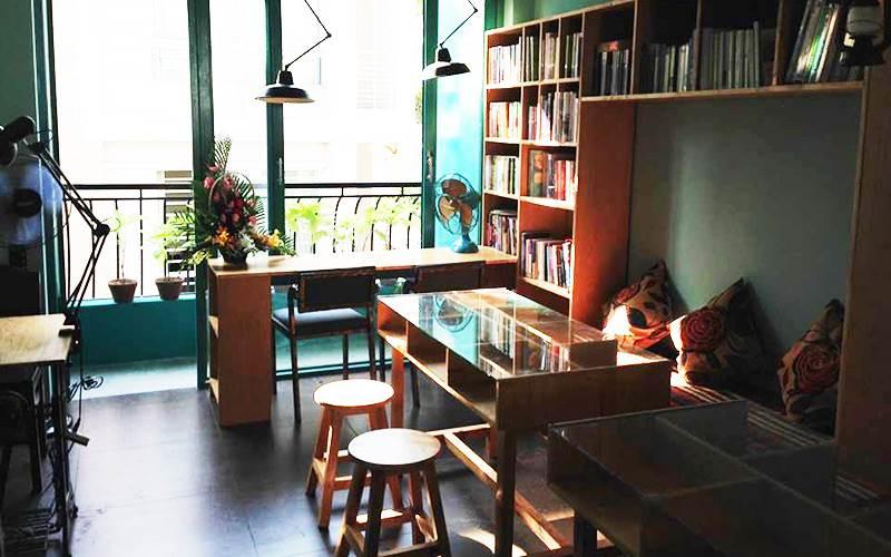 Slowee Coffee & Books