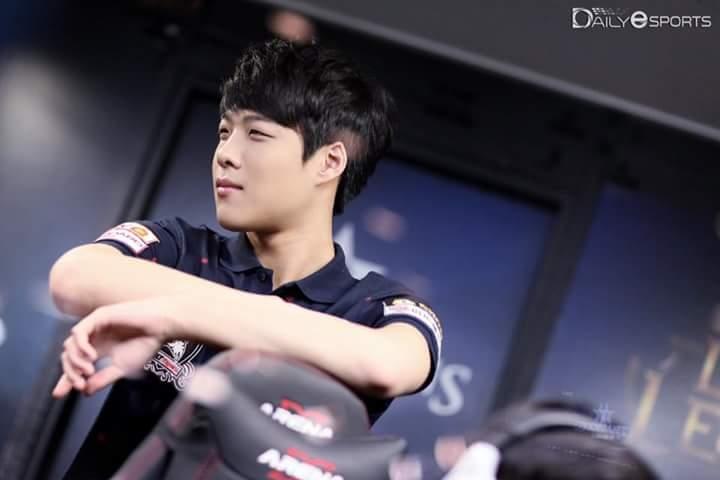 Game thủ chuyên nghiệp nhưng đẹp trai không khác gì những ngôi sao Kpop